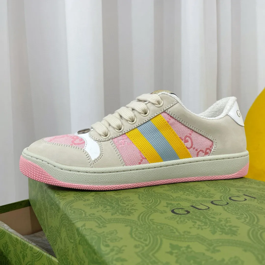 Ex-factory price: 540💰 GUCCI Gucci's newly upgraded back cover lining, top-notch old dirty shoes, classic casual sports shoes for couples, retro sneakers and old G family dirty shoes, updated at the counter simultaneously! ①The shoe upper has the same water-based edge coating process as the original version⚠️The ordinary oil edges on the market have a strong glue feel and are easy to fall off! Grade A first-layer nubuck leather (with pores)/matching computer embroidered double G cloth, high-density terry velvet lining. ② A PVC transparent small round mark sealing line is added to the details of the midsole. The mold is opened six times and the jewelry craftsmanship is used to customize the two-color double G buckle, striving to be the same as the original version. A pair of buttons is more than three times more expensive than ordinary buckles on the market. ③An old two-color washable label, the chip is placed on the outer waist of the right foot, the entire shoe is completely hollowed out with rubber technology, TUP material (rubber to distinguish the market) with the latest green packaging from the counter, 3D printed handbag, and a pair of shoelaces. There is no pressure when entering and exiting the counter. You can buy a 1:1 accurate replica of the original version and modify and upgrade it repeatedly. The details are perfectly restored, the materials are all customized, and they are truly top-notch. Please look at the details clearly to identify the quality. Upper: First-layer frosted cowhide/embroidered double G cloth. Lining: original high-density velvet lining. Foot pads: original pearlescent sheepskin. Outsole: private molded vacuum TPU material. Packaging: original top-grade full set packaging at the counter. Shoe size: women's size 35-40, men's size 39-44 (men's size 38, 45🉑️customized, non-returnable)